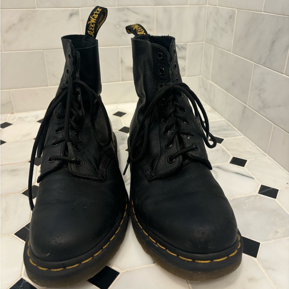 Women’s black leather Dr. Martens Boot Size 9